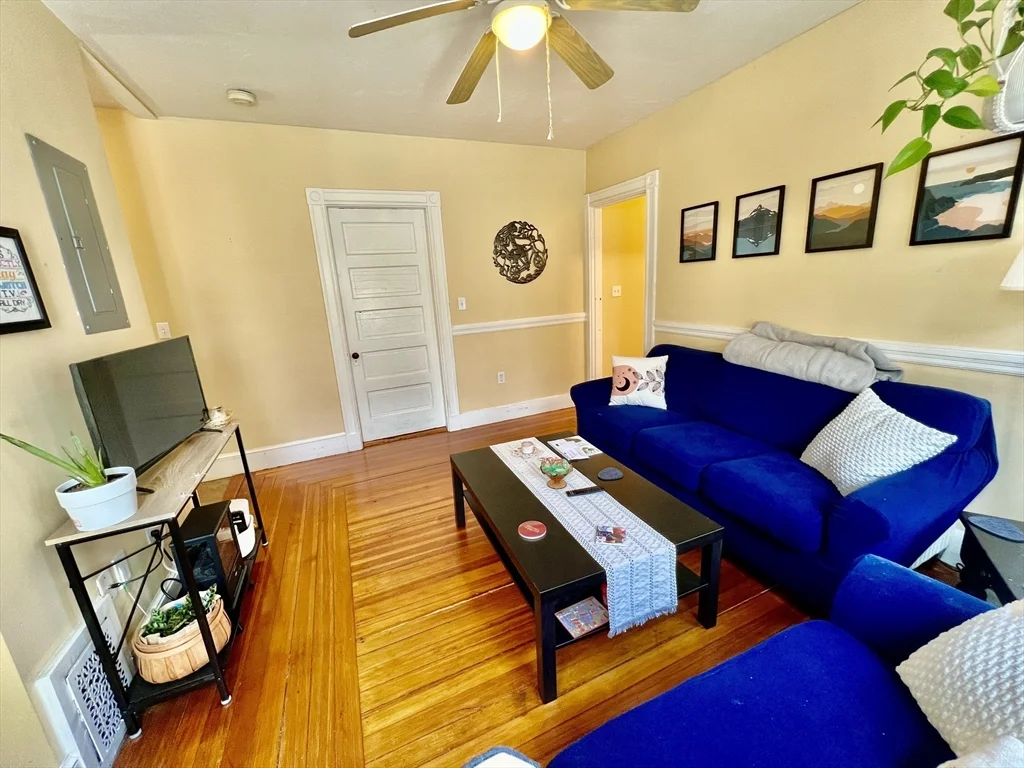 3 bed, 1 bath apartment for rent at 69 Woodlawn St Unit 2, Jamaica Plain — photo 3 of 18