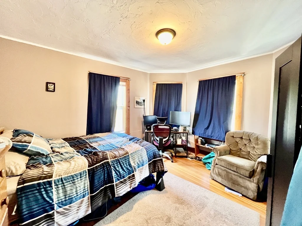 3 bed, 1 bath apartment for rent at 69 Woodlawn St Unit 3, Jamaica Plain — photo 11 of 19