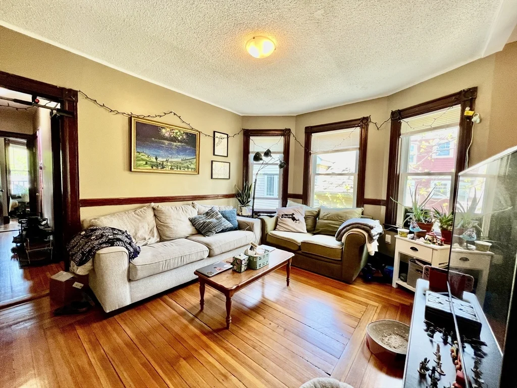 3 bed, 1 bath apartment for rent at 69 Woodlawn St Unit 3, Jamaica Plain — photo 5 of 19