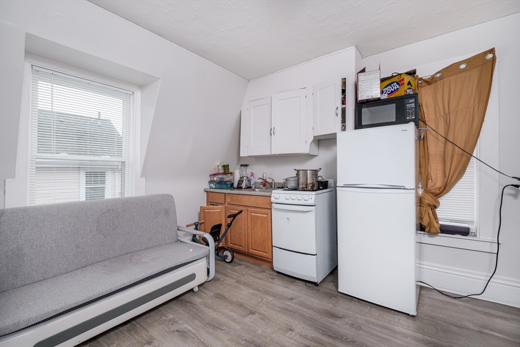 1 bed, 1 bath apartment for rent at 690-692 Main St Unit 4, Malden — photo 6 of 11