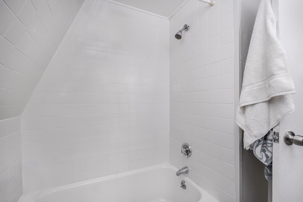1 bed, 1 bath apartment for rent at 690-692 Main St Unit 4, Malden — photo 9 of 11