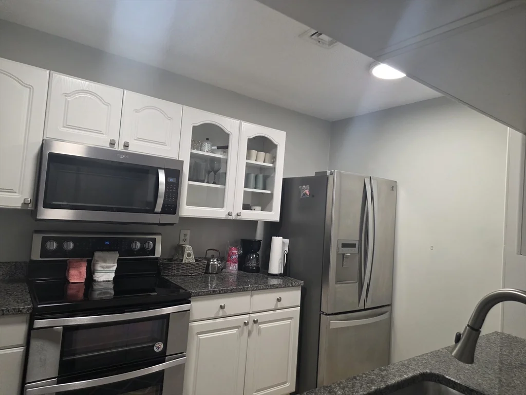2 bed, 2 bath apartment for rent at 690 S Porter St Unit 28, Manchester — photo 5 of 14