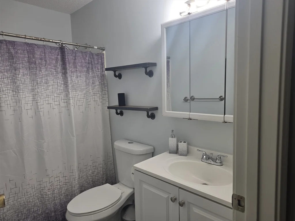 2 bed, 2 bath apartment for rent at 690 S Porter St Unit 28, Manchester — photo 10 of 14