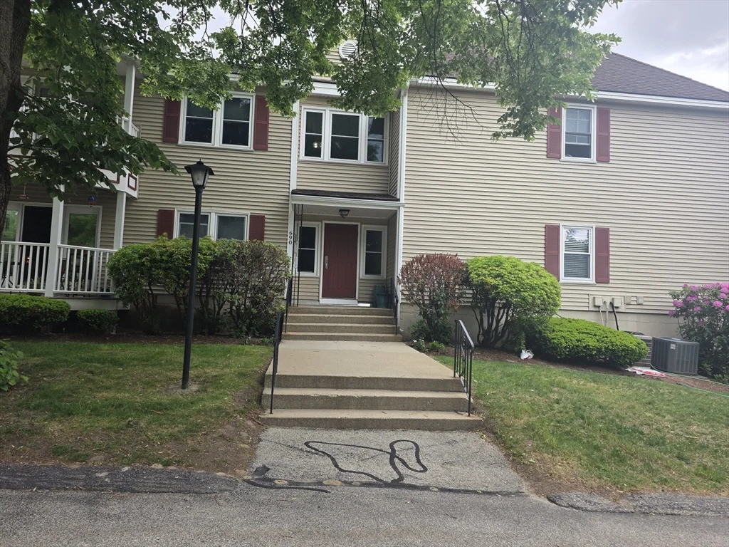 2 bed, 2 bath apartment for rent at 690 S Porter St Unit 28, Manchester — photo 1 of 14