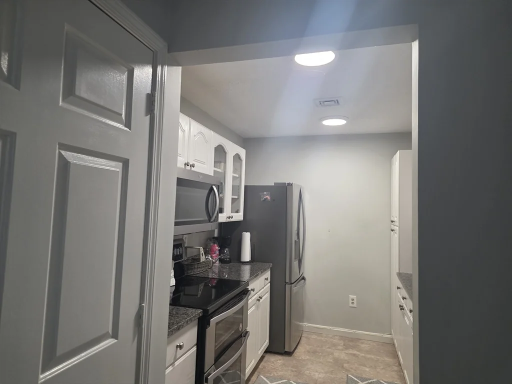 2 bed, 2 bath apartment for rent at 690 S Porter St Unit 28, Manchester — photo 2 of 14