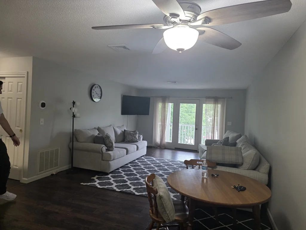 2 bed, 2 bath apartment for rent at 690 S Porter St Unit 28, Manchester — photo 11 of 14