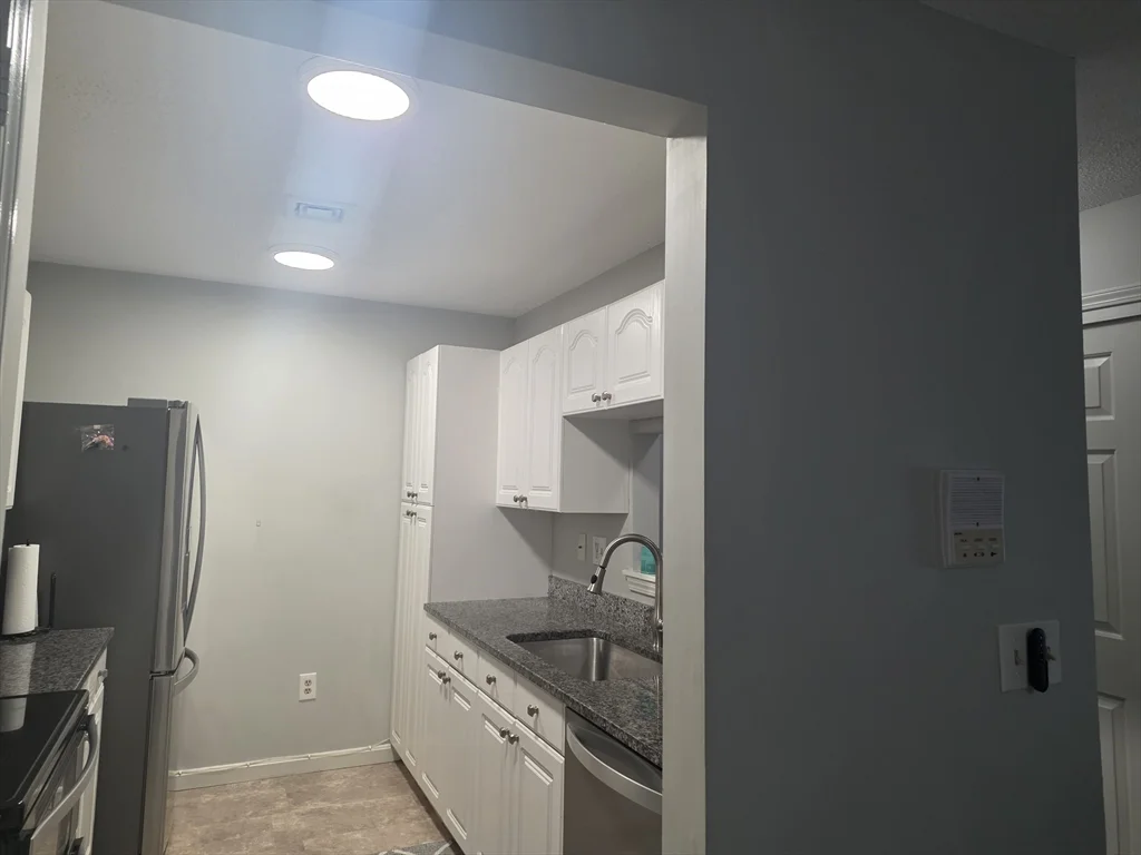 2 bed, 2 bath apartment for rent at 690 S Porter St Unit 28, Manchester — photo 3 of 14