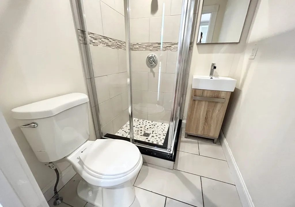 5 bed, 2 bath apartment for rent at 692 Columbia Rd Unit 2, Dorchester — photo 9 of 10