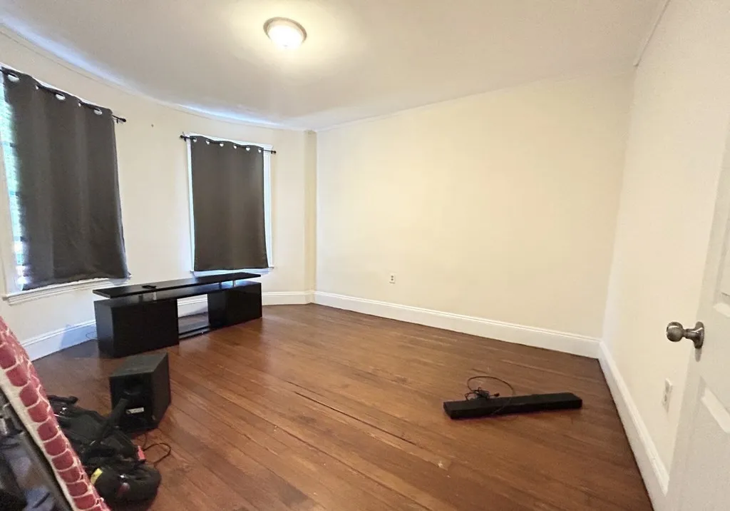 5 bed, 2 bath apartment for rent at 692 Columbia Rd Unit 2, Dorchester — photo 4 of 10