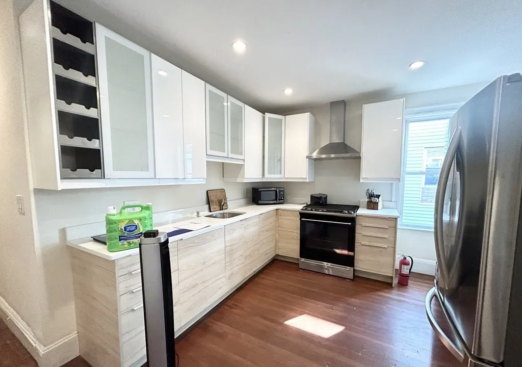 5 bed, 2 bath apartment for rent at 692 Columbia Rd Unit 2, Dorchester — photo 1 of 10