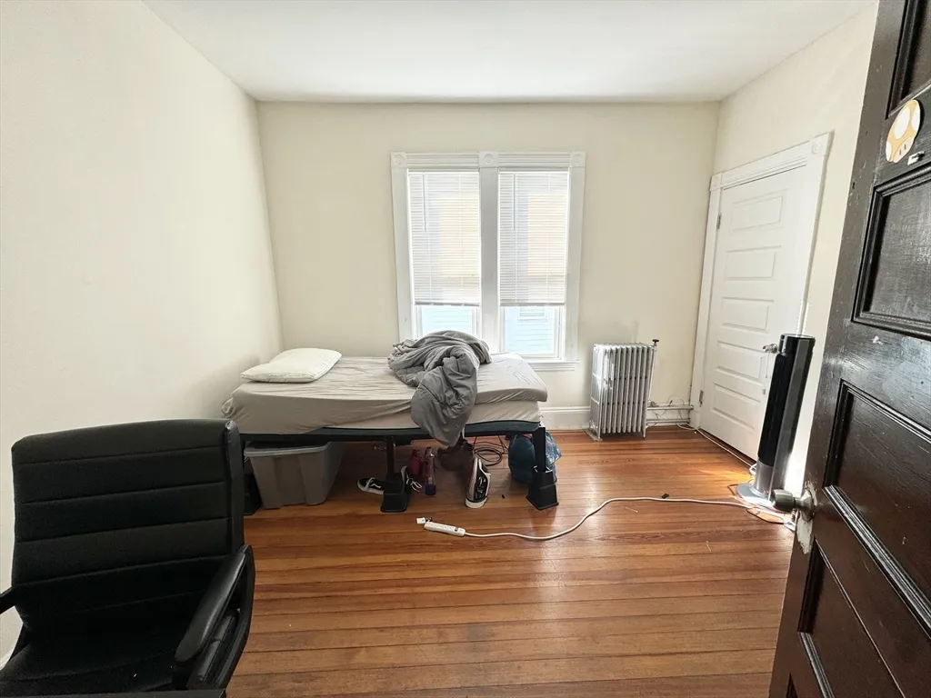 5 bed, 2 bath apartment for rent at 692 Columbia Rd Unit 3, Boston — photo 7 of 10