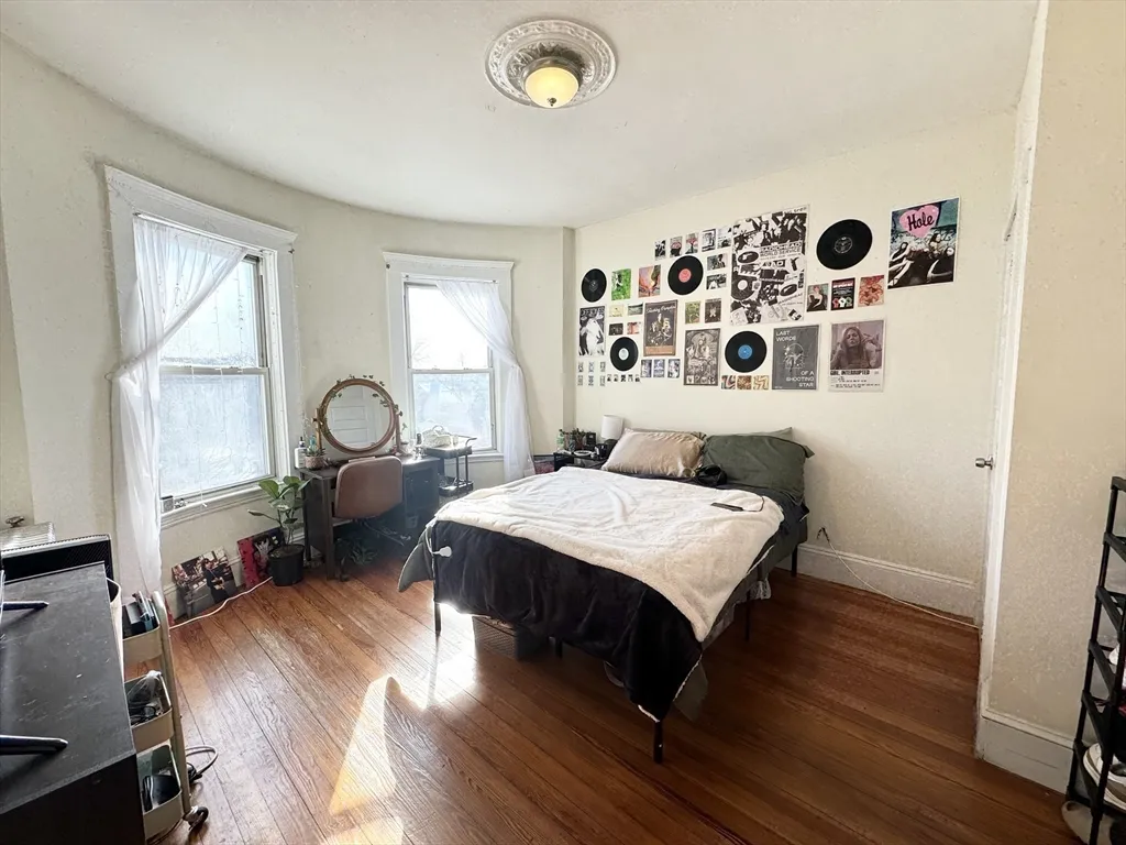 5 bed, 2 bath apartment for rent at 692 Columbia Rd Unit 3, Boston — photo 6 of 10