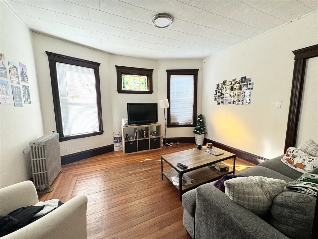 5 bed, 2 bath apartment for rent at 692 Columbia Rd Unit 3, Boston — photo 4 of 10