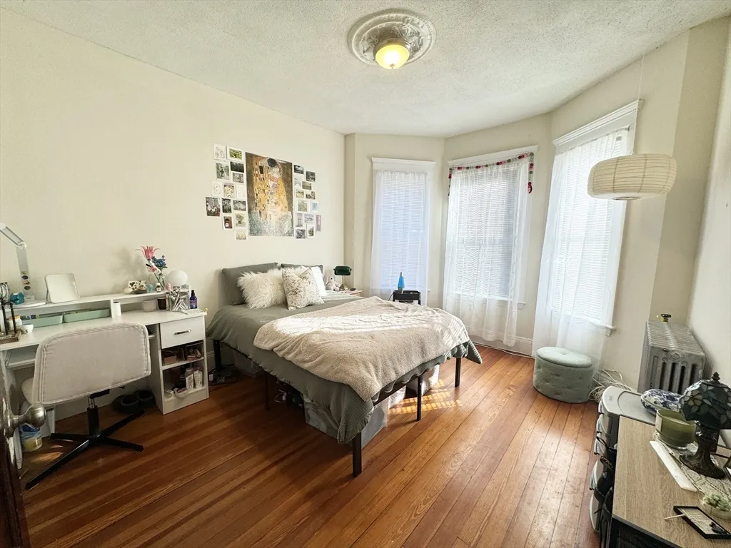 5 bed, 2 bath apartment for rent at 692 Columbia Rd Unit 3, Boston — photo 5 of 10