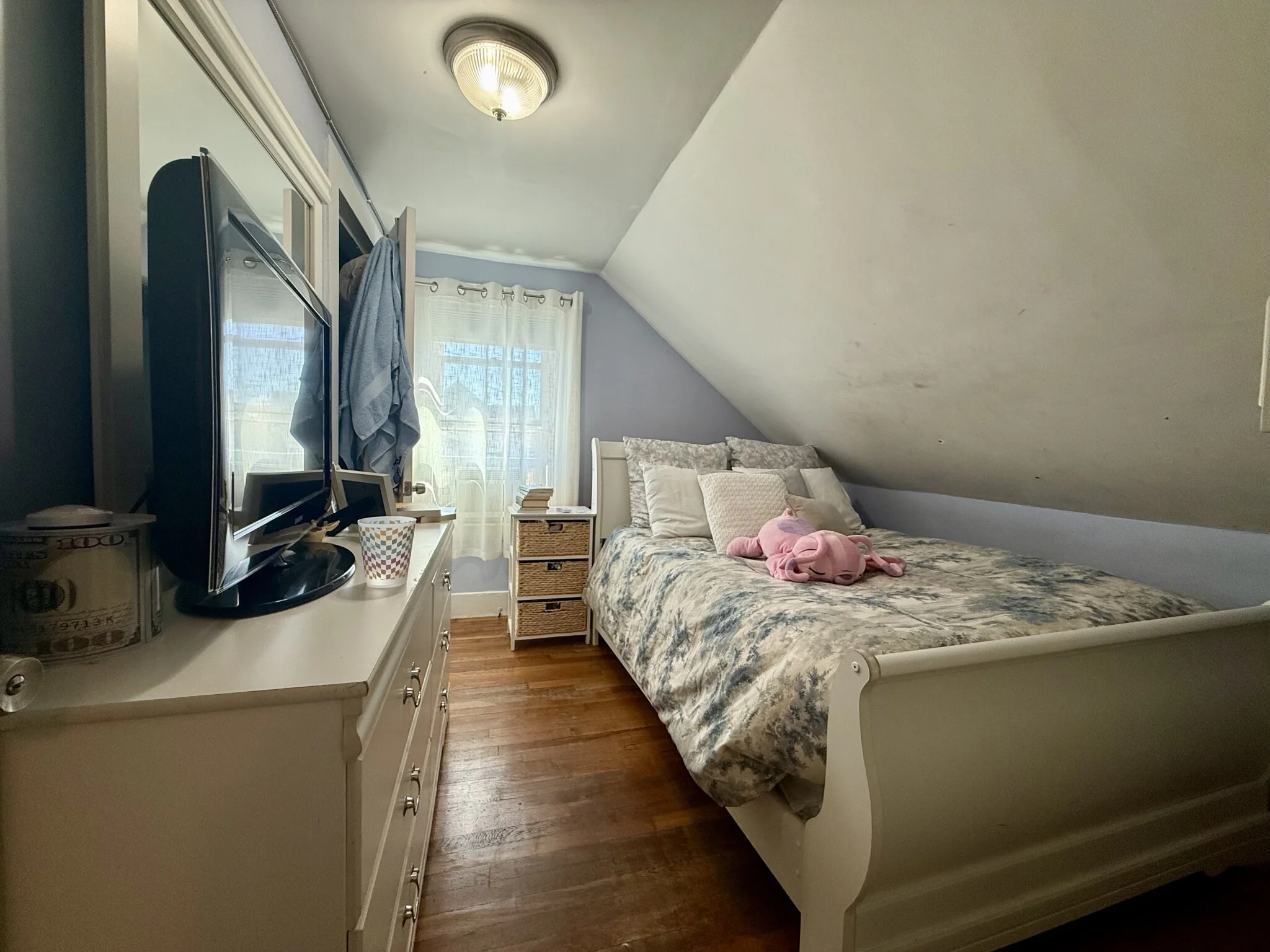 3 bed, 1 bath apartment for rent at 692 Moody St Unit 2, South Side — photo 9 of 11