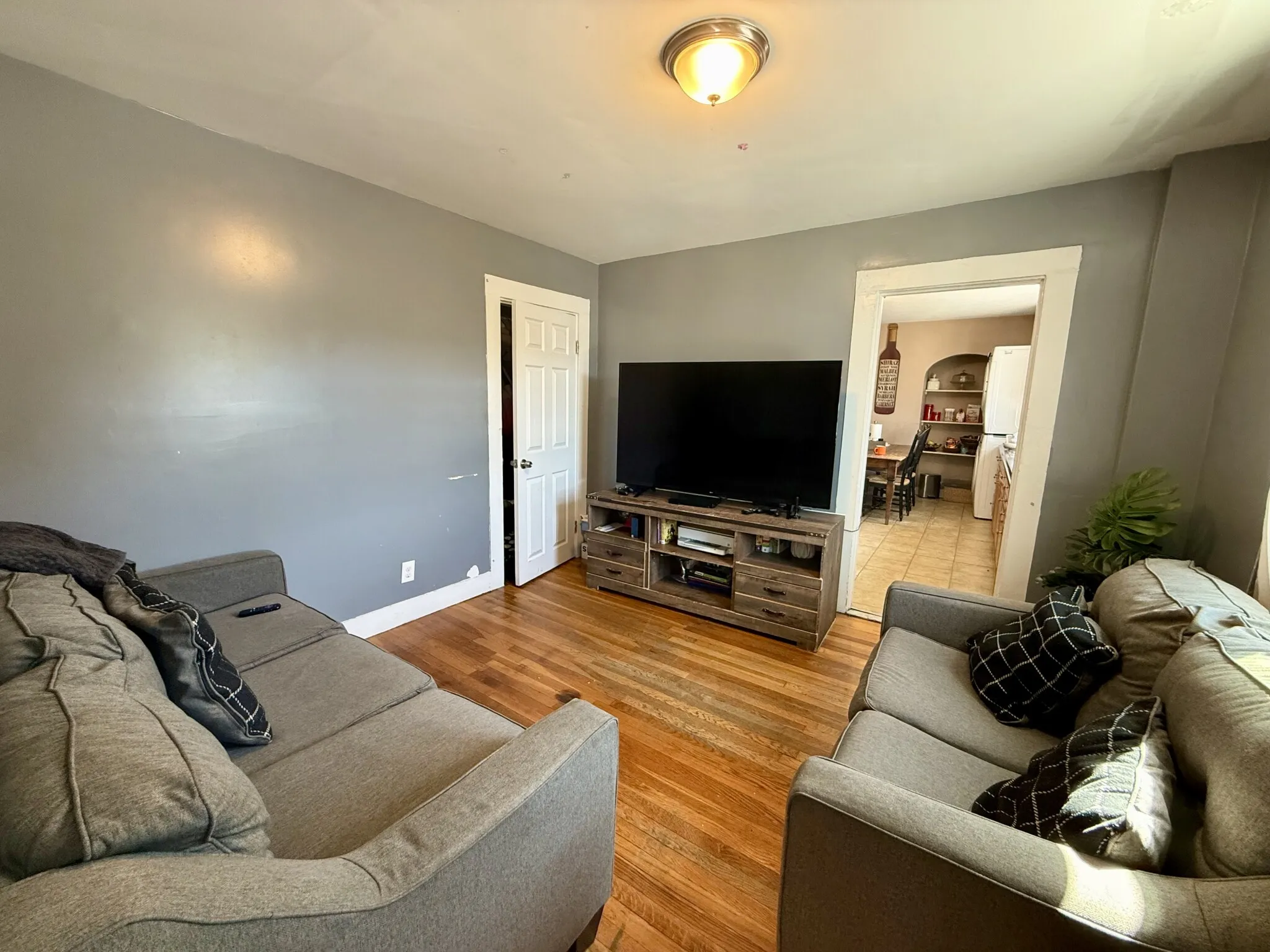 3 bed, 1 bath apartment for rent at 692 Moody St Unit 2, South Side — photo 4 of 11