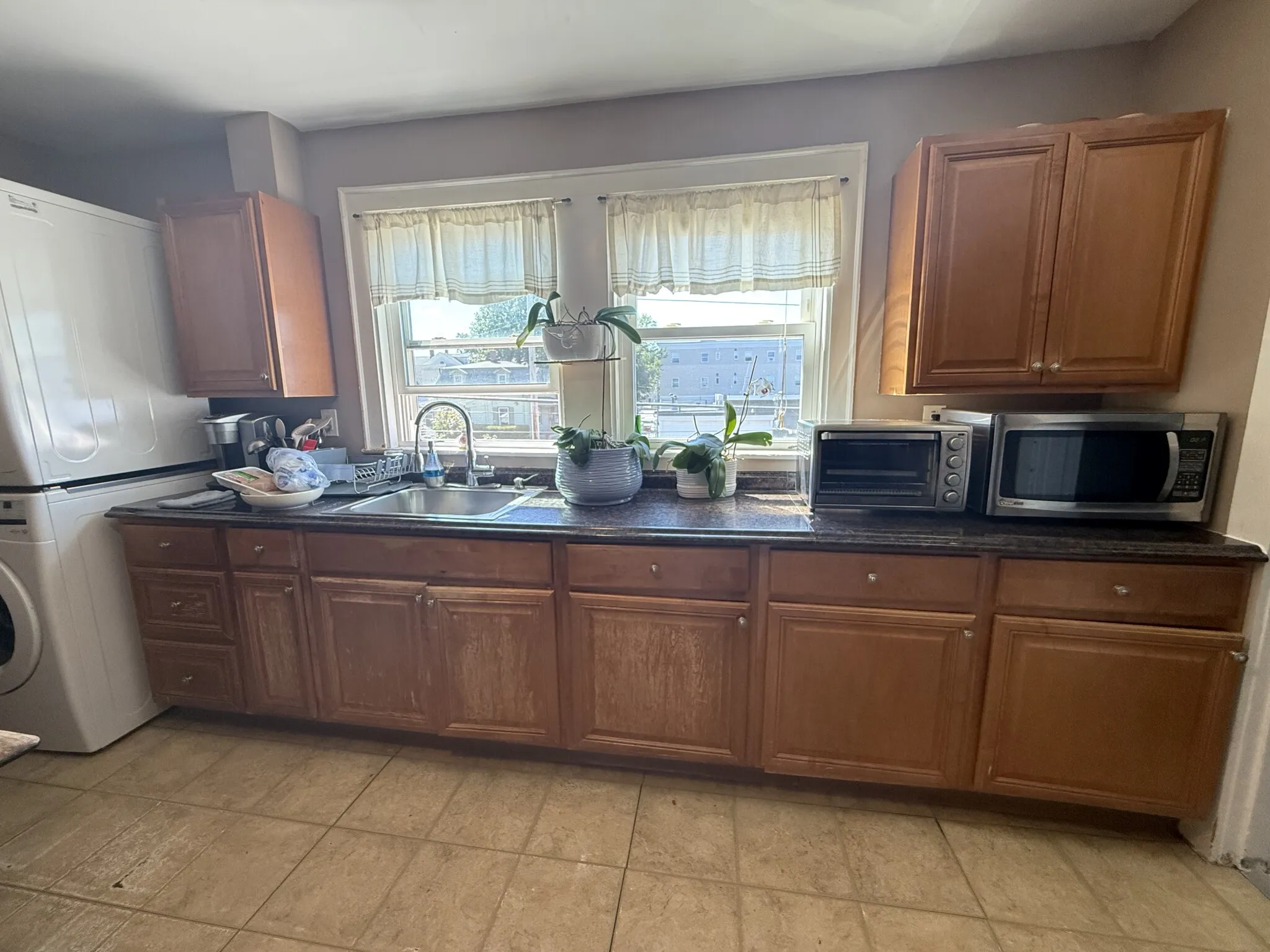 3 bed, 1 bath apartment for rent at 692 Moody St Unit 2, South Side — photo 3 of 11