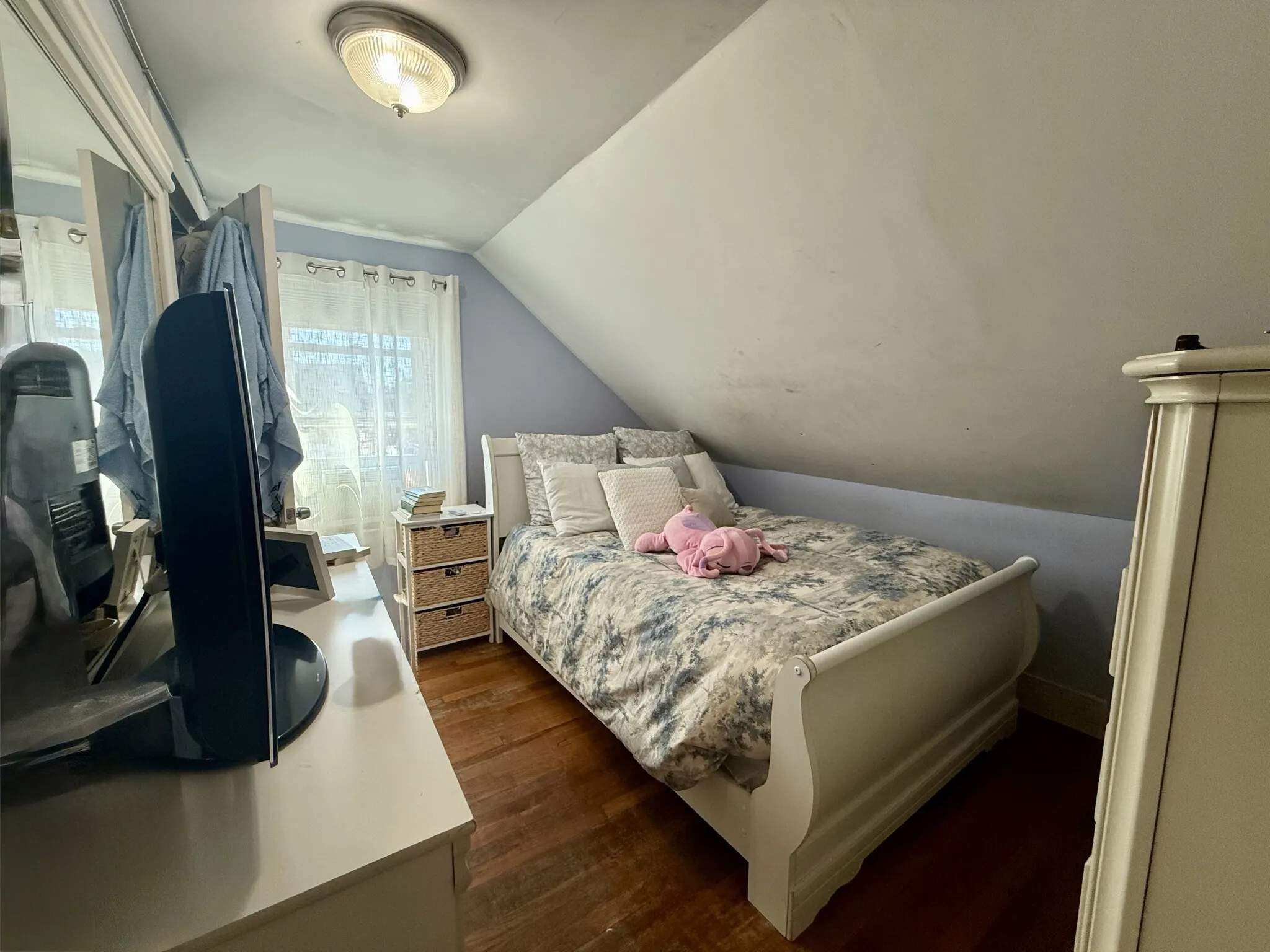3 bed, 1 bath apartment for rent at 692 Moody St Unit 2, South Side — photo 10 of 11
