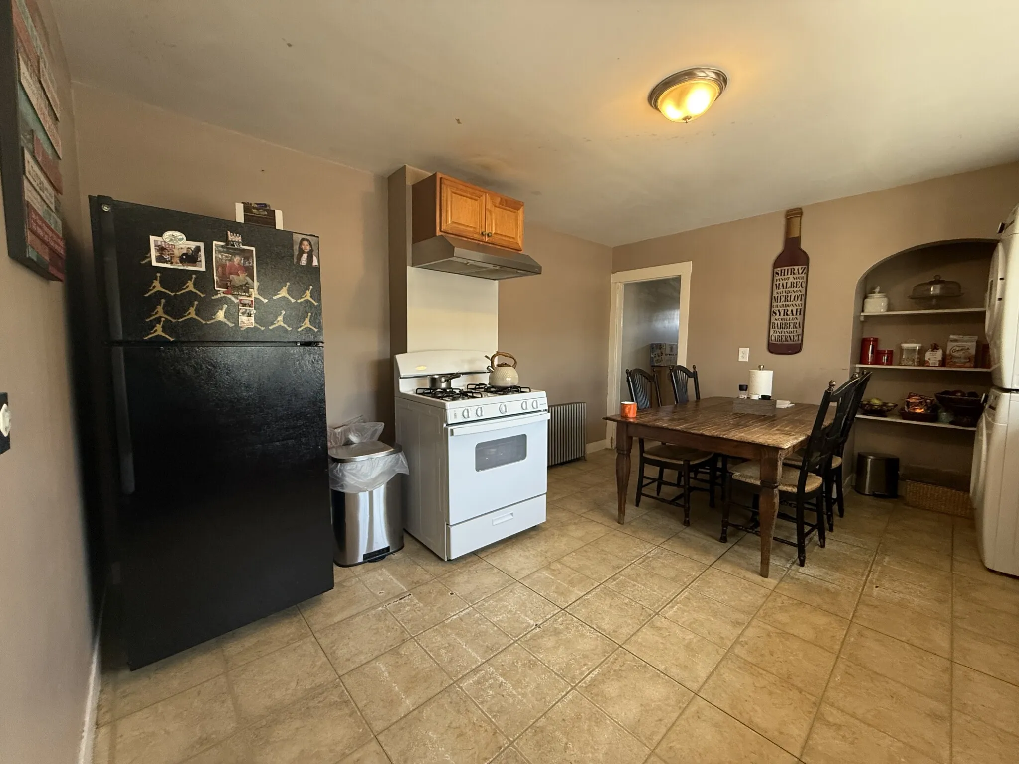 3 bed, 1 bath apartment for rent at 692 Moody St Unit 2, South Side — photo 2 of 11