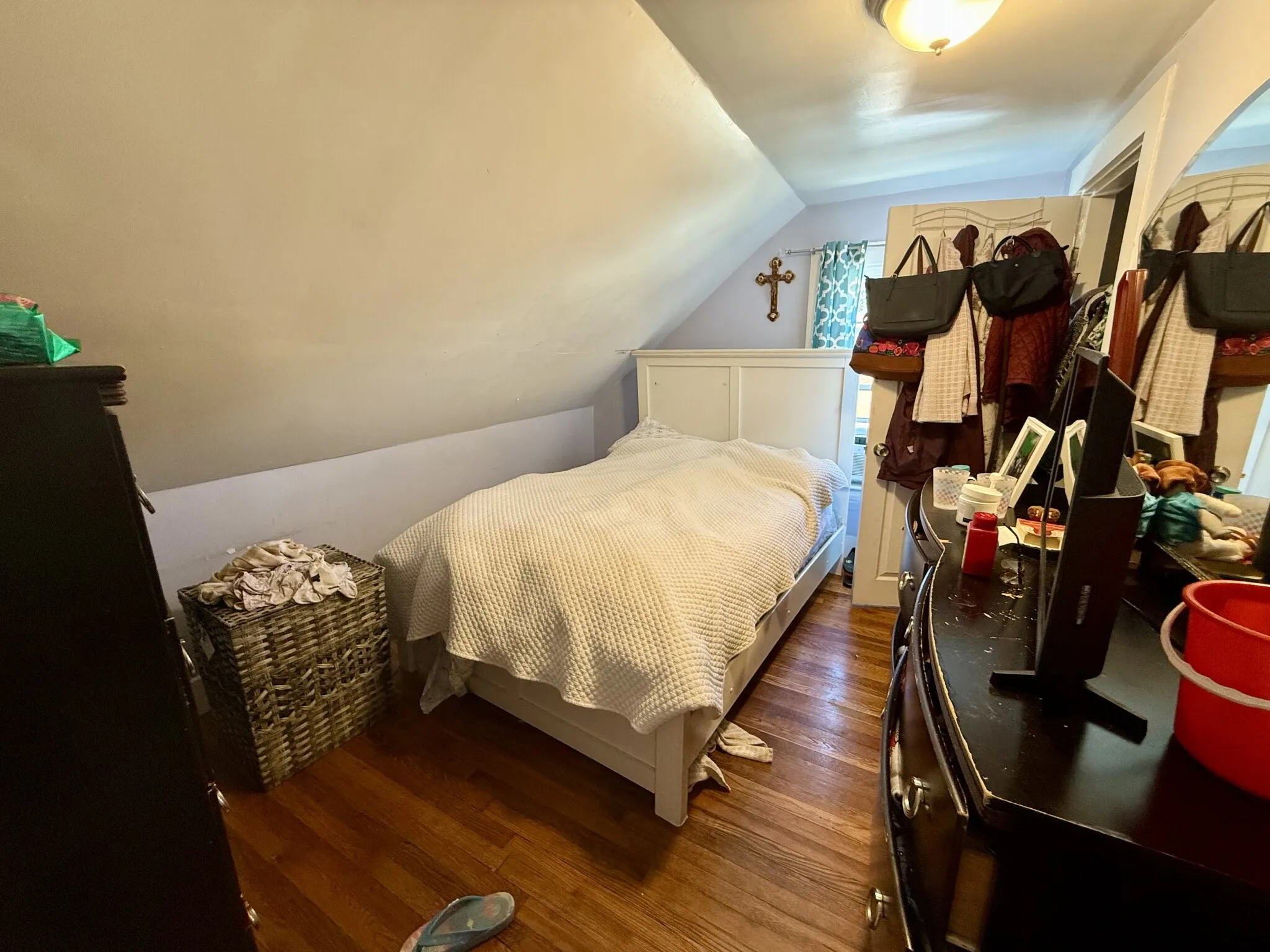 3 bed, 1 bath apartment for rent at 692 Moody St Unit 2, South Side — photo 8 of 11