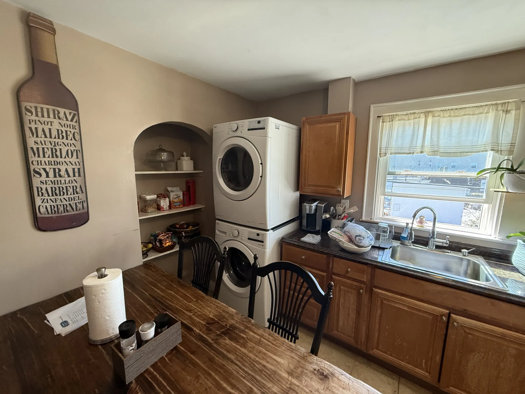 3 bed, 1 bath apartment for rent at 692 Moody St Unit 2, South Side — photo 1 of 11