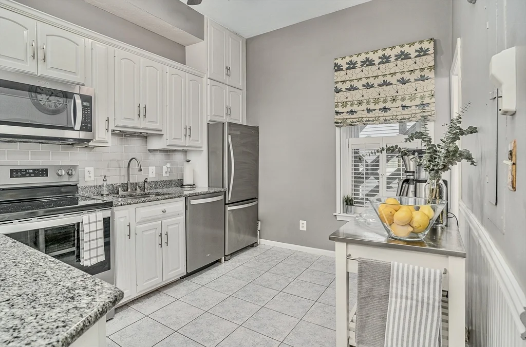 2 bed, 2 bath apartment for rent at 693 East 8th St Unit 1, South Boston — photo 3 of 17