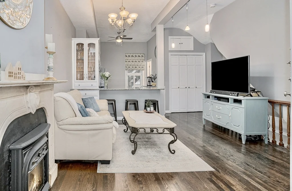 2 bed, 2 bath apartment for rent at 693 East 8th St Unit 1, South Boston — photo 4 of 17