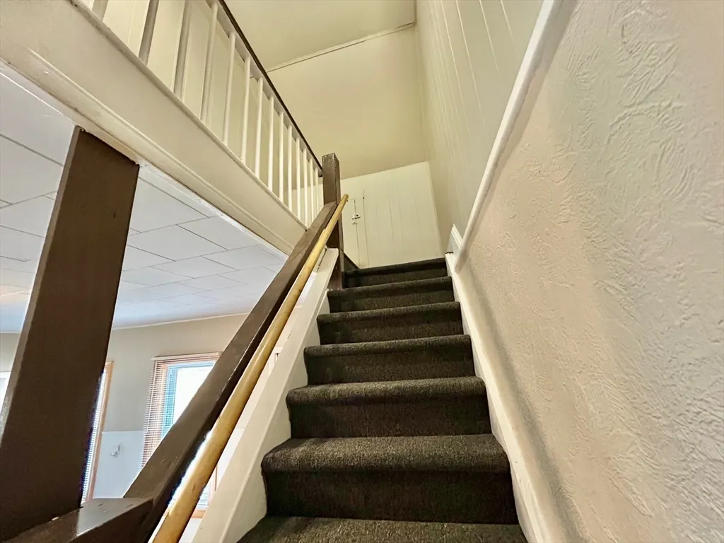 4 bed, 1 bath apartment for rent at 694 Lakeview Ave Unit 3, Lowell — photo 9 of 19