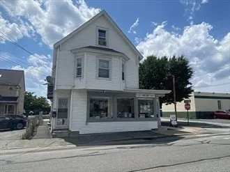 4 bed, 1 bath apartment for rent at 694 Lakeview Ave Unit 3, Lowell — photo 1 of 19