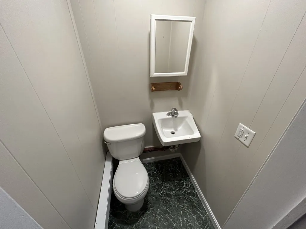 4 bed, 1 bath apartment for rent at 694 Lakeview Ave Unit 3, Lowell — photo 5 of 19