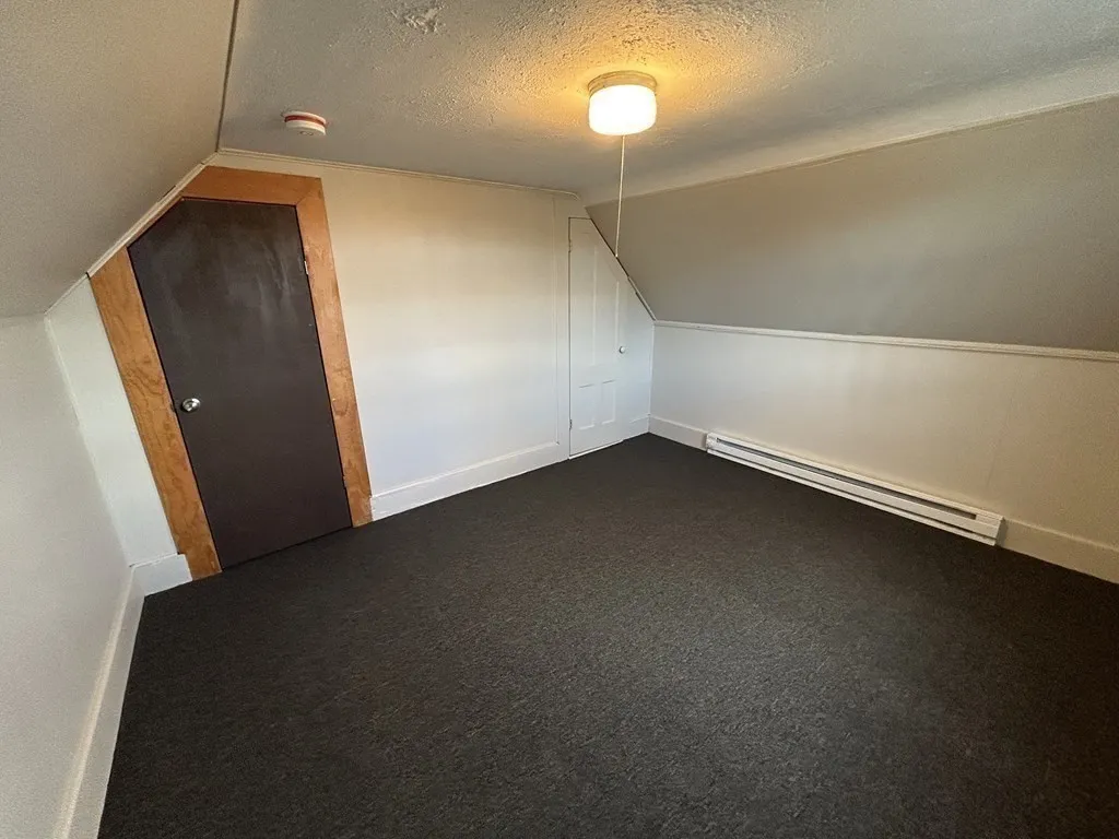 4 bed, 1 bath apartment for rent at 694 Lakeview Ave Unit 3, Lowell — photo 16 of 19