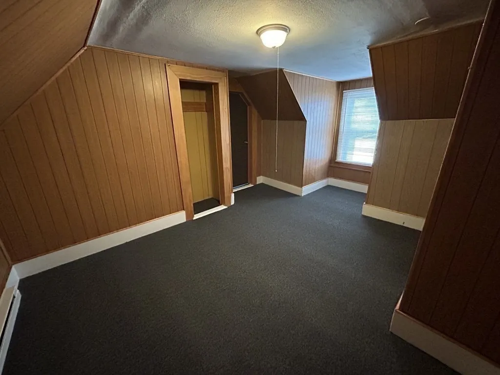 4 bed, 1 bath apartment for rent at 694 Lakeview Ave Unit 3, Lowell — photo 15 of 19