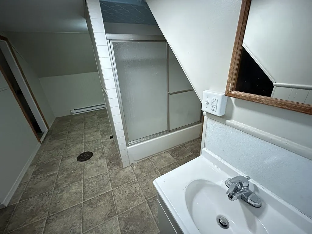 4 bed, 1 bath apartment for rent at 694 Lakeview Ave Unit 3, Lowell — photo 10 of 19