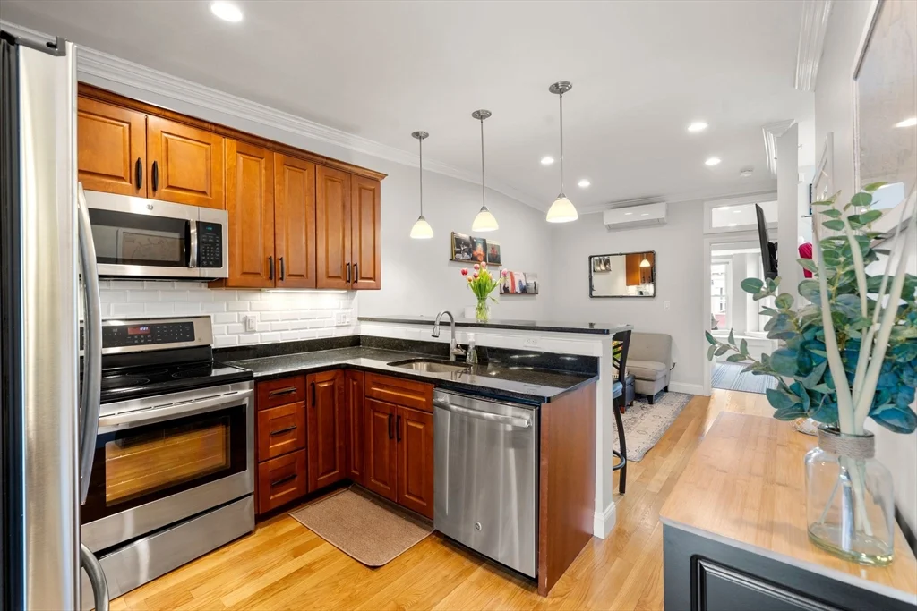 2 bed, 1 bath apartment for rent at 695 E 8th St Unit 3, South Boston — photo 4 of 29