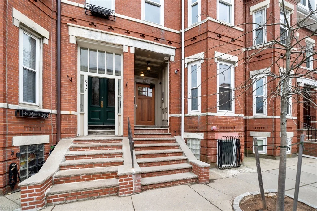 2 bed, 1 bath apartment for rent at 695 E 8th St Unit 3, South Boston — photo 25 of 29