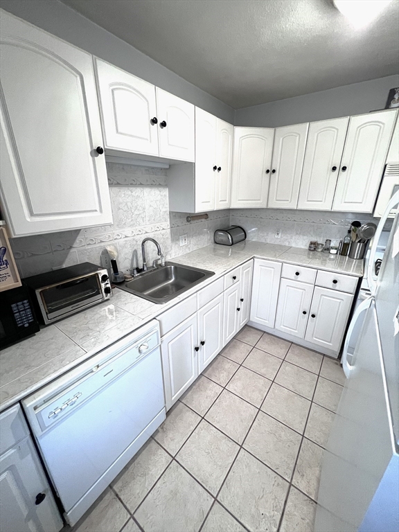1 bed, 1 bath apartment for rent at 696 East 6th Unit 3, Boston