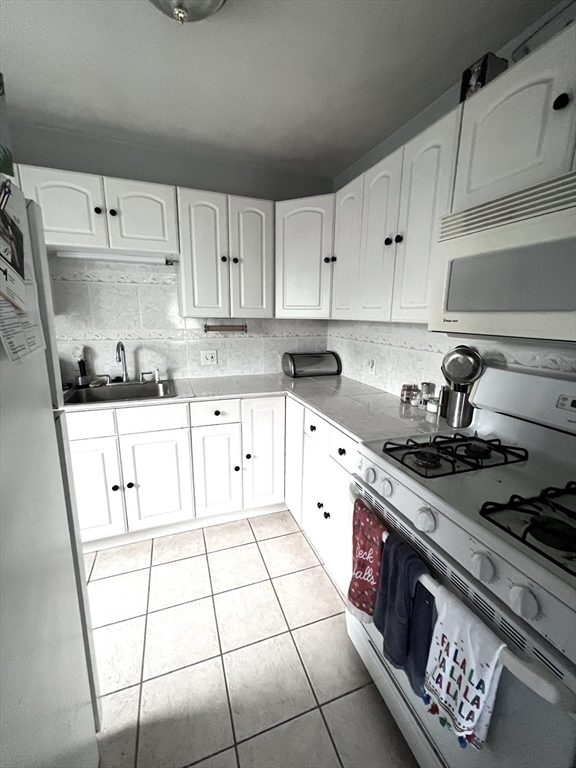 1 bed, 1 bath apartment for rent at 696 East 6th Unit 3, Boston — photo 2 of 6