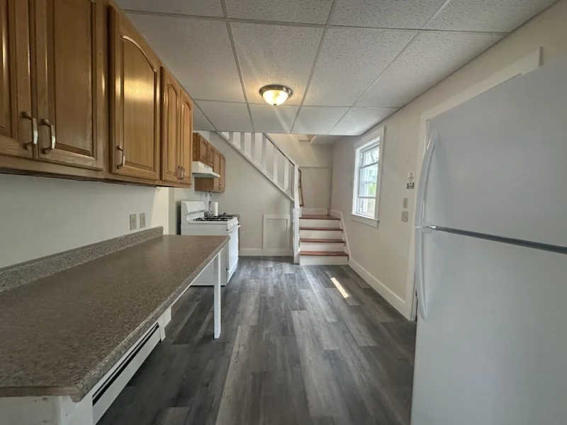 4 bed, 1 bath apartment for rent at 697 Main St Unit 3, Amherst — photo 4 of 15
