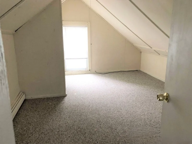 4 bed, 1 bath apartment for rent at 697 Main St Unit 3, Amherst — photo 9 of 16