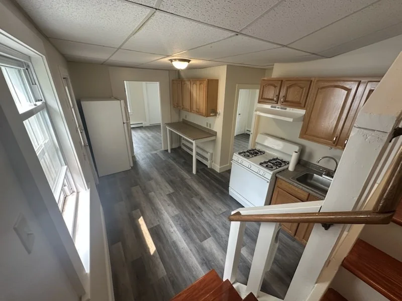 4 bed, 1 bath apartment for rent at 697 Main St Unit 3, Amherst — photo 3 of 15
