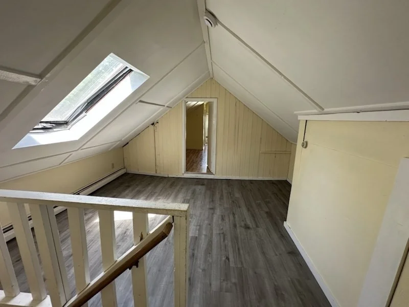 4 bed, 1 bath apartment for rent at 697 Main St Unit 3, Amherst — photo 11 of 16