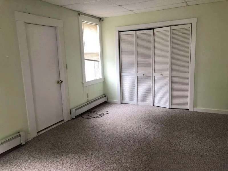 4 bed, 1 bath apartment for rent at 697 Main St Unit 3, Amherst — photo 7 of 16