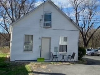 4 bed, 1 bath apartment for rent at 697 Main St Unit 3, Amherst — photo 3 of 16