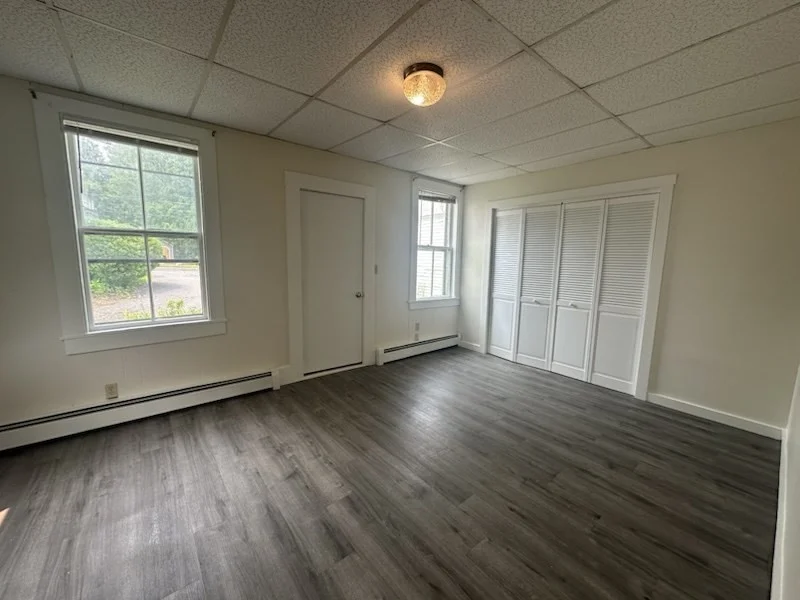 4 bed, 1 bath apartment for rent at 697 Main St Unit 3, Amherst — photo 6 of 15