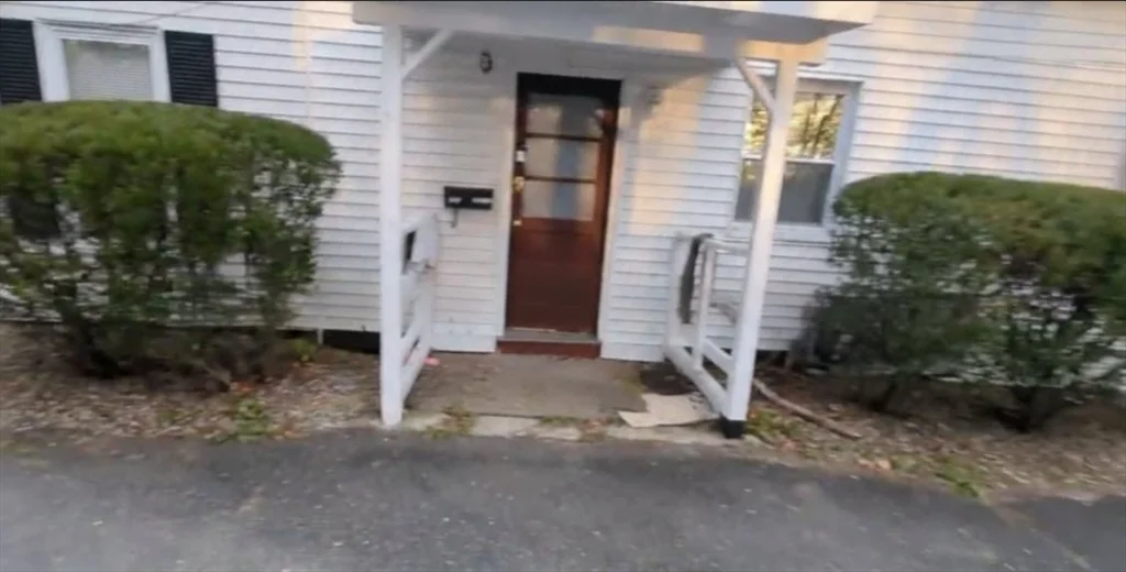 4 bed, 1 bath apartment for rent at 697 Main St Unit 3, Amherst — photo 1 of 16
