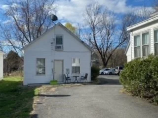 4 bed, 1 bath apartment for rent at 697 Main St Unit 3, Amherst — photo 2 of 16