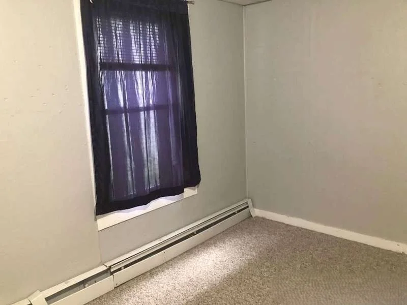 4 bed, 1 bath apartment for rent at 697 Main St Unit 3, Amherst — photo 8 of 16