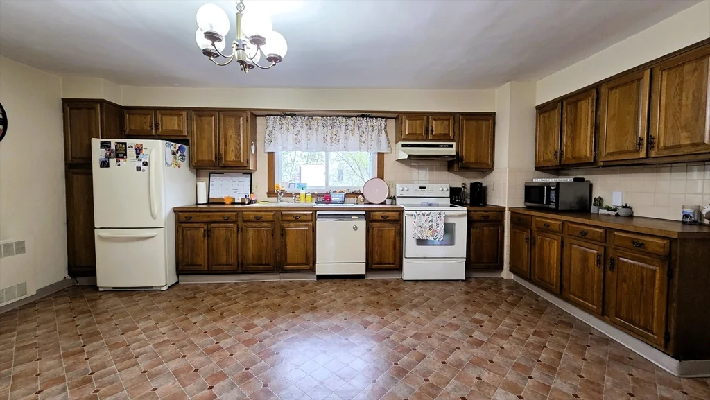 2 bed, 1 bath apartment for rent at 698 Church St Unit 2, Whitinsville — photo 9 of 20