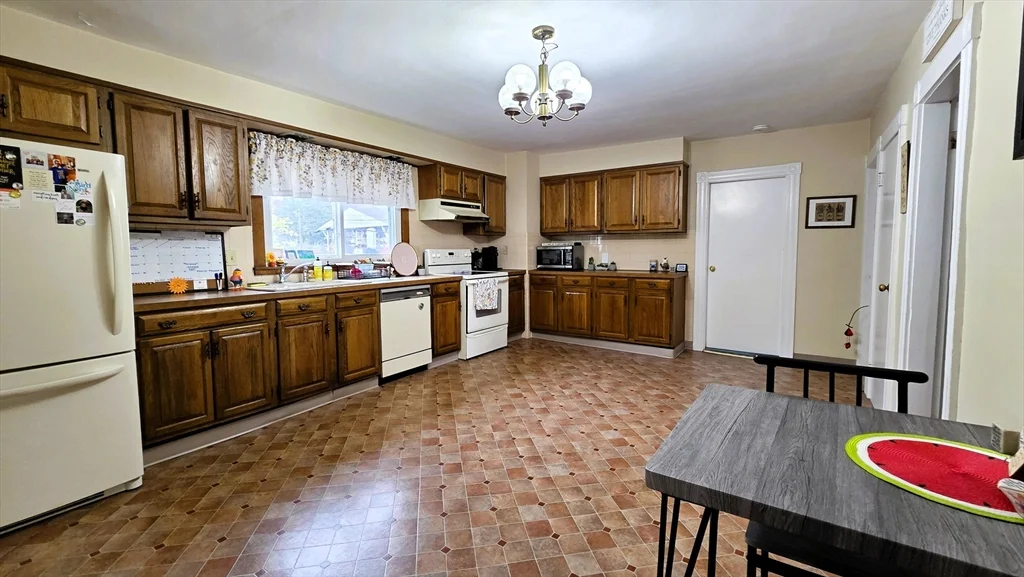 2 bed, 1 bath apartment for rent at 698 Church St Unit 2, Whitinsville — photo 2 of 20