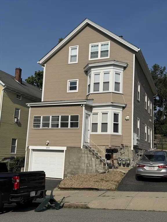 2 bed, 1 bath apartment for rent at 699 June St Unit 3, Fall River